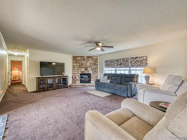 29703 Vinewood Lane, Gibraltar, MI 48173