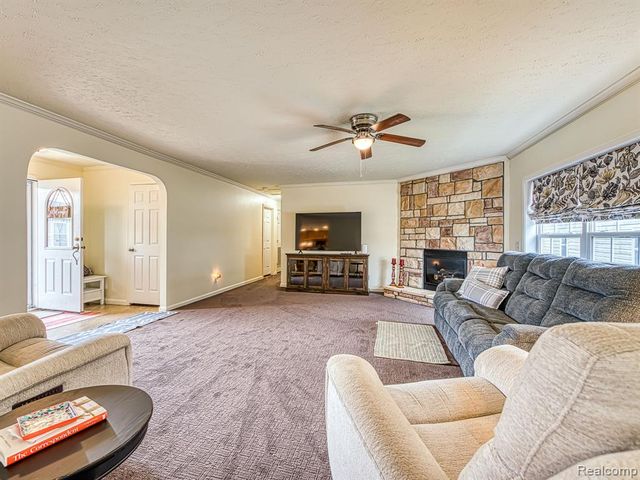 29703 Vinewood Lane, Gibraltar, MI 48173