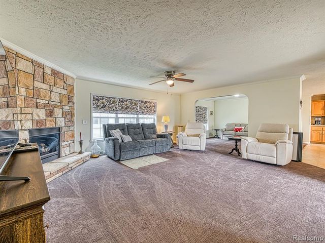 29703 Vinewood Lane, Gibraltar, MI 48173