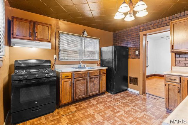 5923 Mimika Avenue, St Louis, MO 63147