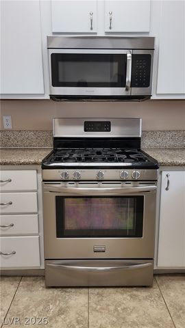 1900 North Torrey Pines Drive 212, Las Vegas, NV 89108