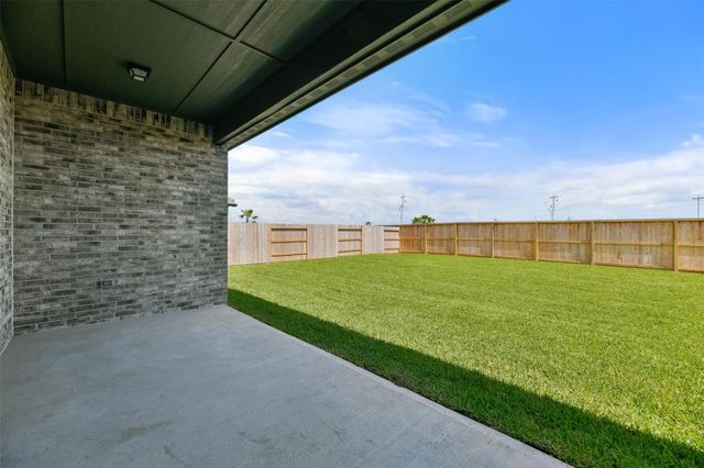 3308 Hidden Mist Drive, Texas City, TX 77568
