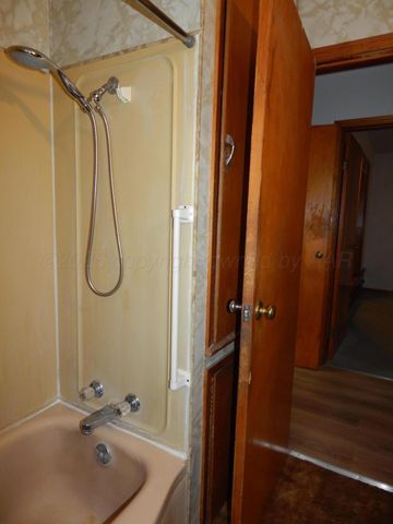 1505 Graham Street, Wellington, TX 79095