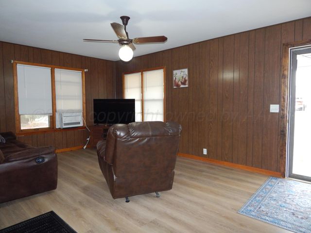 1505 Graham Street, Wellington, TX 79095