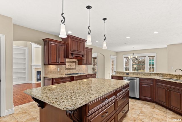 71 SAPPHIRE Point, Morton, IL 61550