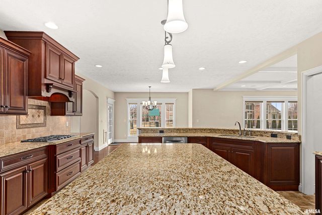 71 SAPPHIRE Point, Morton, IL 61550