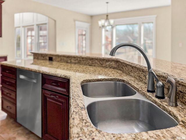 71 SAPPHIRE Point, Morton, IL 61550