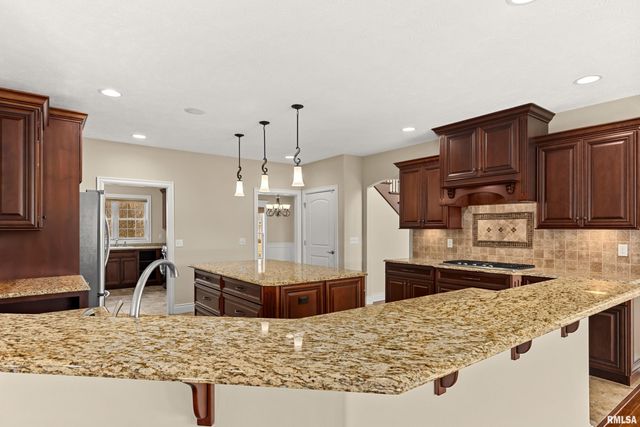 71 SAPPHIRE Point, Morton, IL 61550