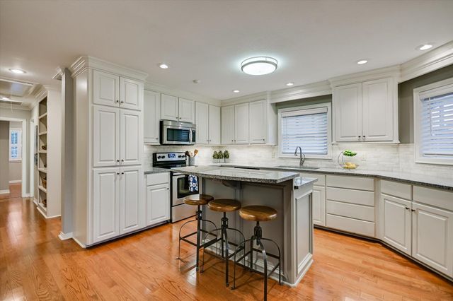 22514 Felicia DR, Spicewood, TX 78669