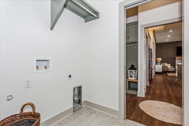 5918 Forbes Ct, Bel Aire, KS 67220