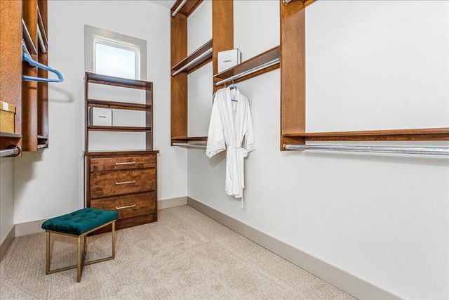 5918 Forbes Ct, Bel Aire, KS 67220