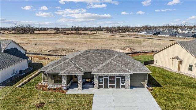 5918 Forbes Ct, Bel Aire, KS 67220