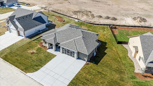 5918 Forbes Ct, Bel Aire, KS 67220