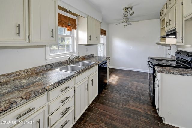 9903 Stonestreet Rd, Louisville, KY 40272