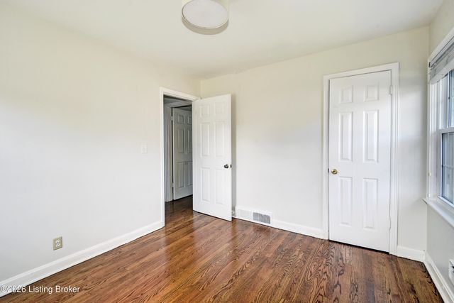 9903 Stonestreet Rd, Louisville, KY 40272