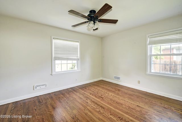 9903 Stonestreet Rd, Louisville, KY 40272