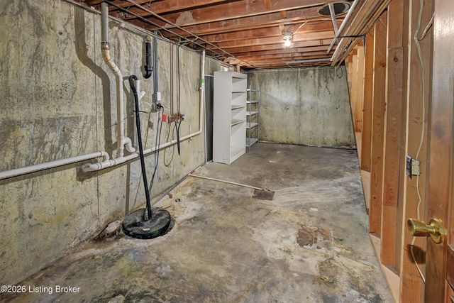 9903 Stonestreet Rd, Louisville, KY 40272