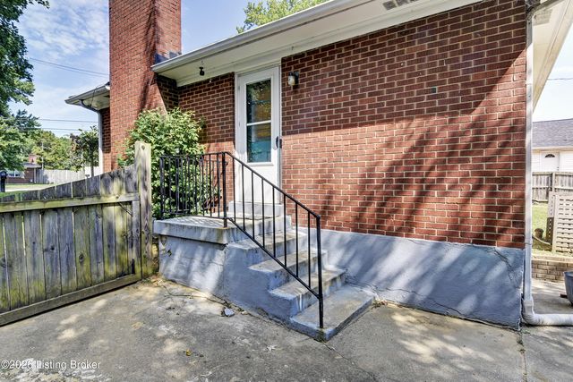 9903 Stonestreet Rd, Louisville, KY 40272