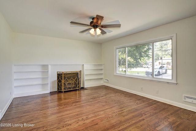 9903 Stonestreet Rd, Louisville, KY 40272