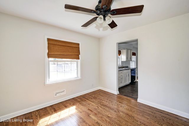 9903 Stonestreet Rd, Louisville, KY 40272