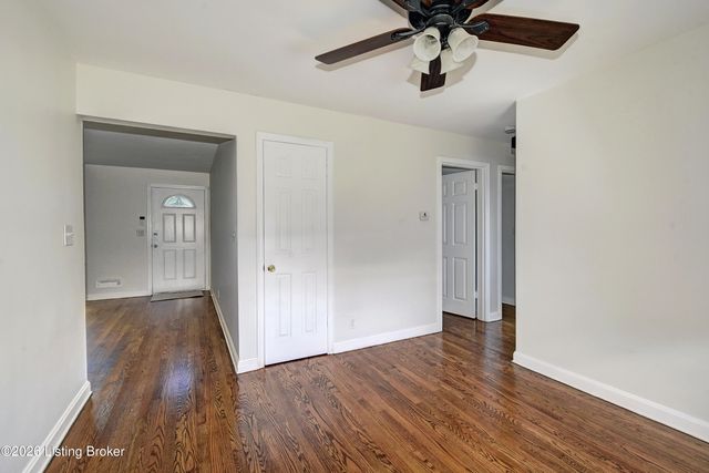 9903 Stonestreet Rd, Louisville, KY 40272