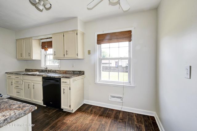 9903 Stonestreet Rd, Louisville, KY 40272