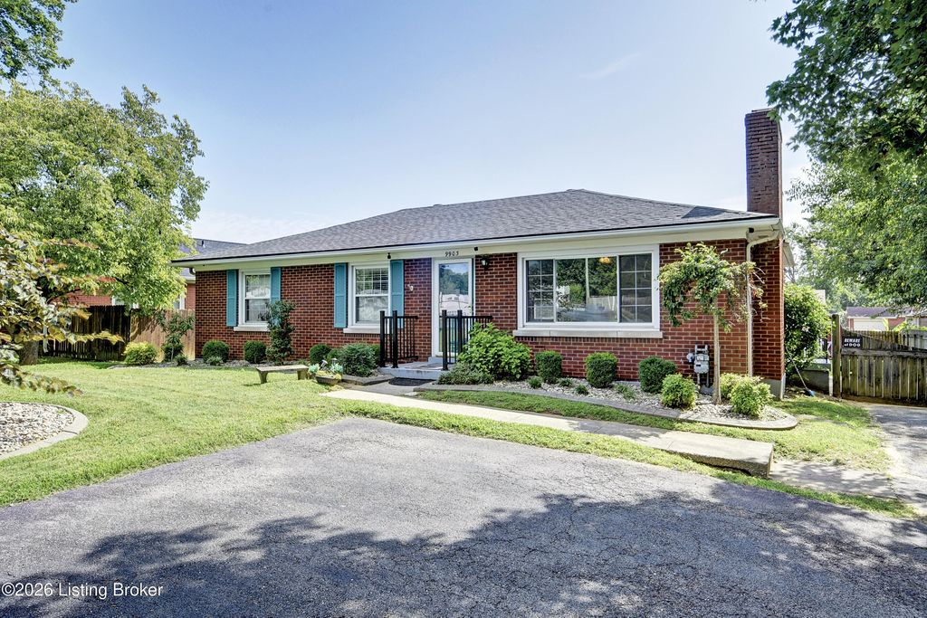 9903 Stonestreet Rd, Louisville, KY 40272