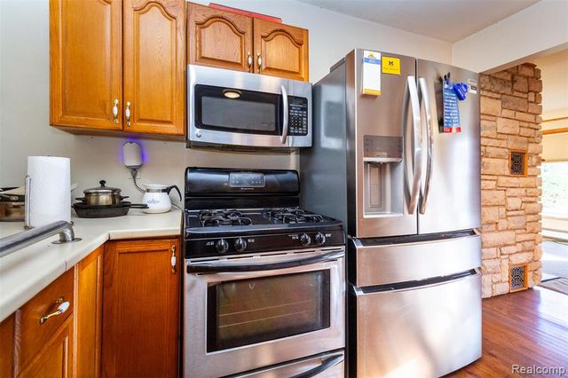 15681 Foch Street, Livonia, MI 48154