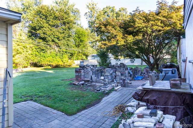 15681 Foch Street, Livonia, MI 48154