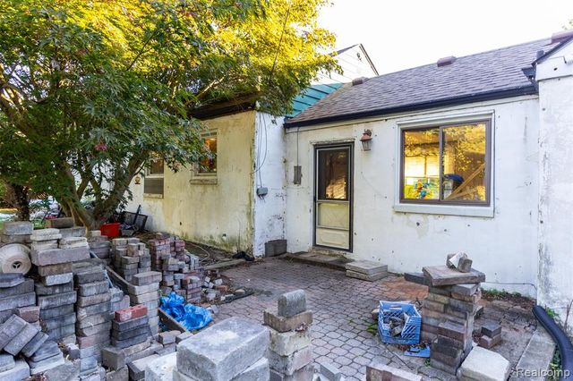 15681 Foch Street, Livonia, MI 48154