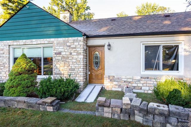 15681 Foch Street, Livonia, MI 48154