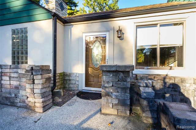 15681 Foch Street, Livonia, MI 48154