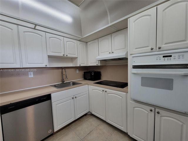 19380 Collins Avenue 418, Sunny Isles Beach, FL 33160