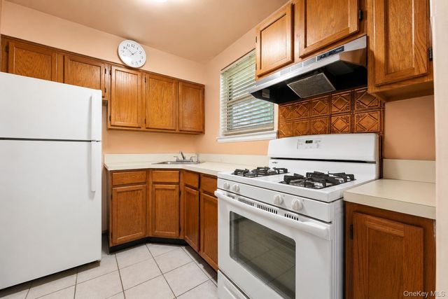 102 Spruce Street 2A, Yonkers, NY 10701