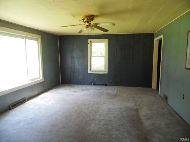 20484 12Th Road, Plymouth, IN 46563