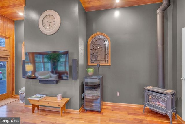 28 BRINKER DR, Doylestown, PA 18901