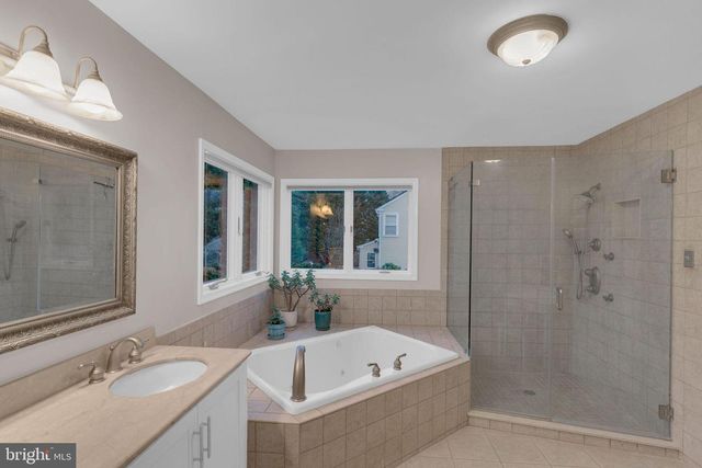 28 BRINKER DR, Doylestown, PA 18901