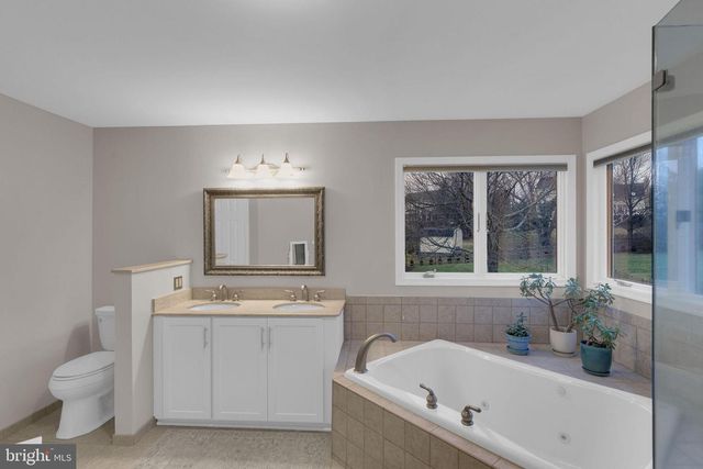 28 BRINKER DR, Doylestown, PA 18901