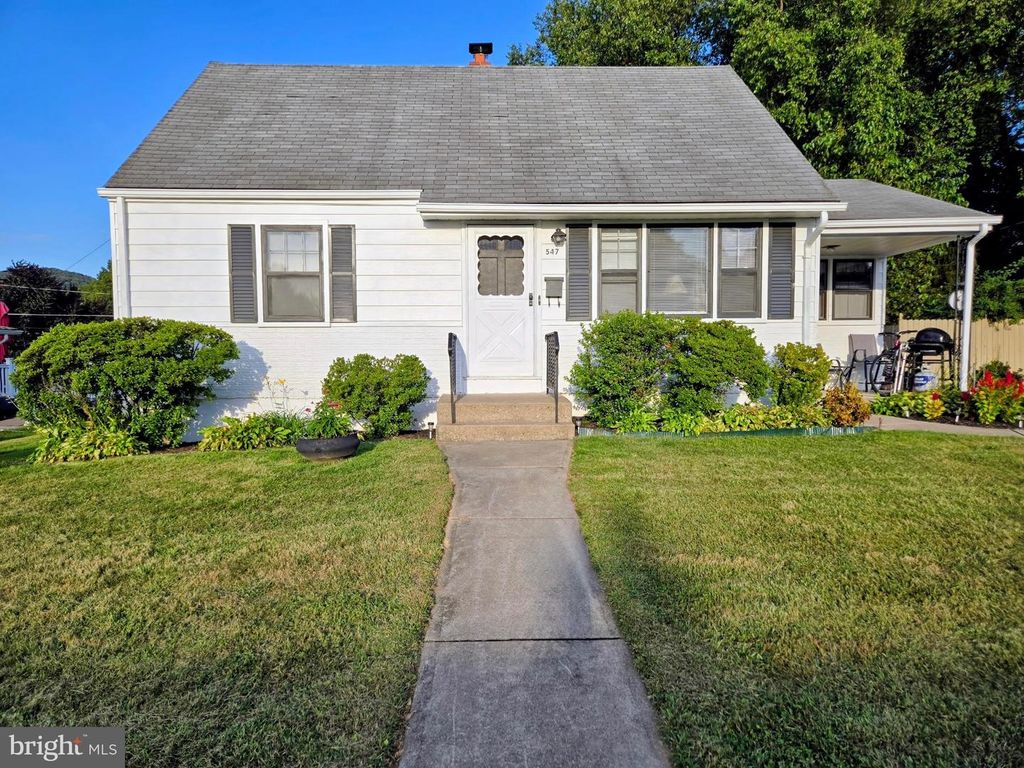 547 RENTZHEIMER DR, Hellertown, PA 18055