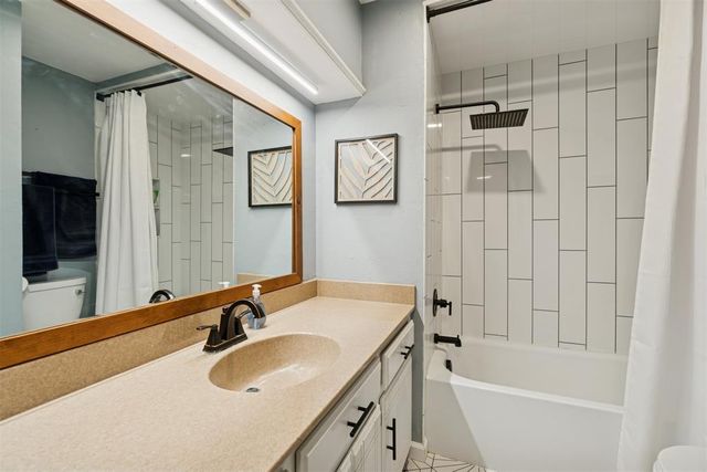 2705 Rambling Road, Edmond, OK 73025