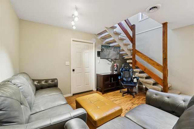 2705 Rambling Road, Edmond, OK 73025