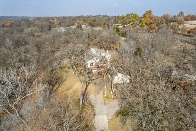 2705 Rambling Road, Edmond, OK 73025