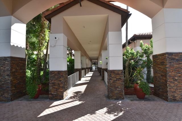 10548 Mendocino Lane, Boca Raton, FL 33428