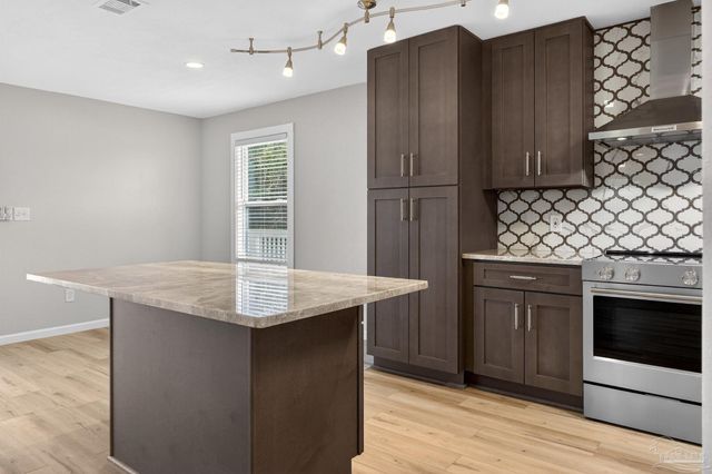 14150 Canal Dr, Pensacola, FL 32507