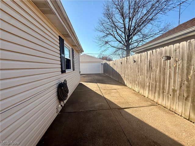 817 Boston Avenue, Elyria, OH 44035