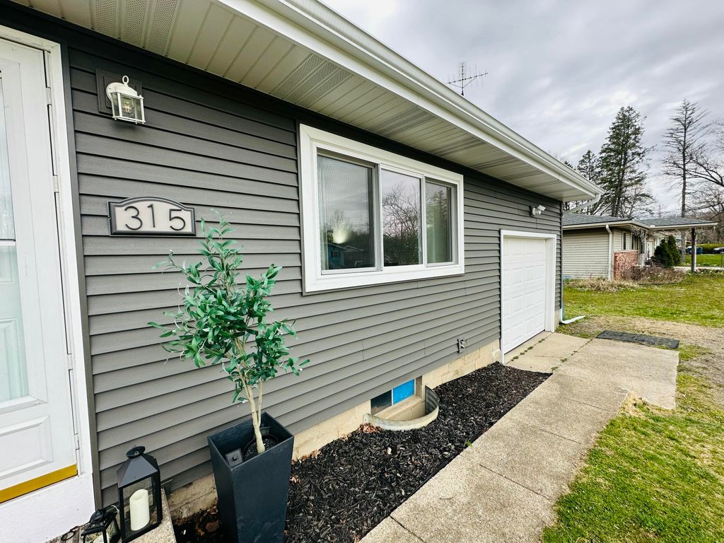 315 Pam Drive, Berrien Springs Vllg, MI 49103