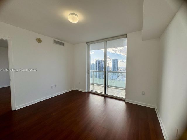 50 BISCAYNE Blvd 3807, Miami, FL 33132