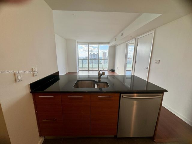 50 BISCAYNE Blvd 3807, Miami, FL 33132