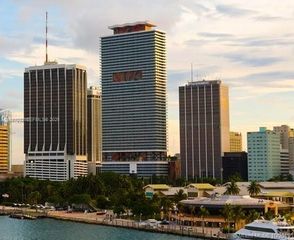 50 BISCAYNE Blvd 3807, Miami, FL 33132