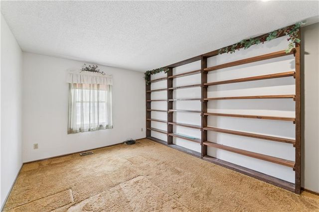 14906 W 89th Street, Lenexa, KS 66215